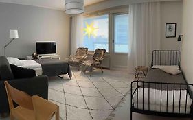 Spacious Apartment For 5 Next To The Train Station